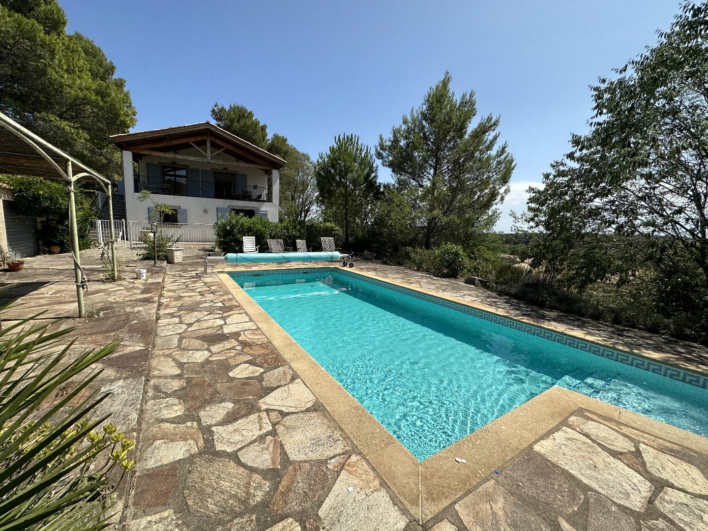 à vendre villa avec piscine et belles vues proche des commodités